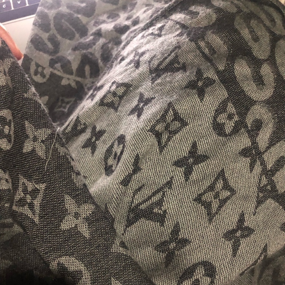 Louis Vuitton scarf